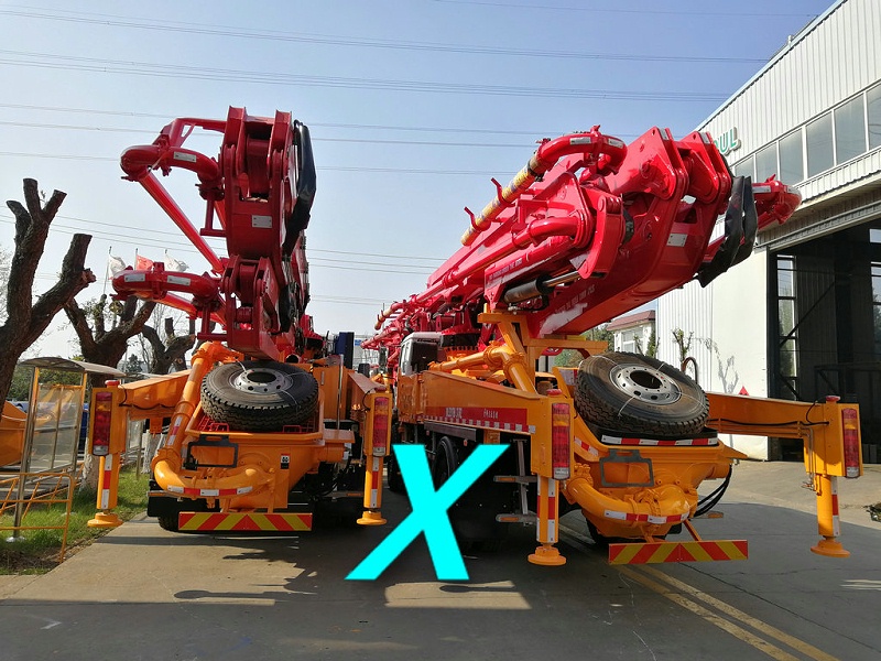 青島小型混凝土泵車價格 (12)