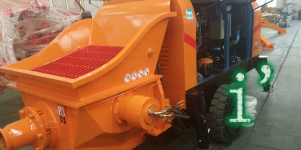 混凝土泵運轉時，在料斗內添加水和水泥砂漿的目的是什么？