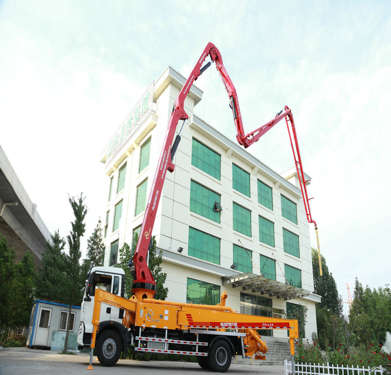 小型混凝土泵車，天泵，小型泵車，泵車