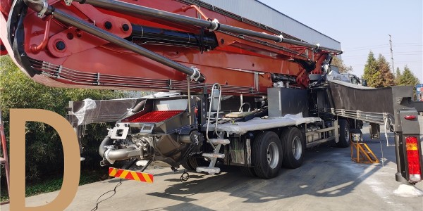 泵車支腿固定后，全方位檢查