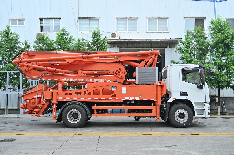 32米上汽紅巖底盤